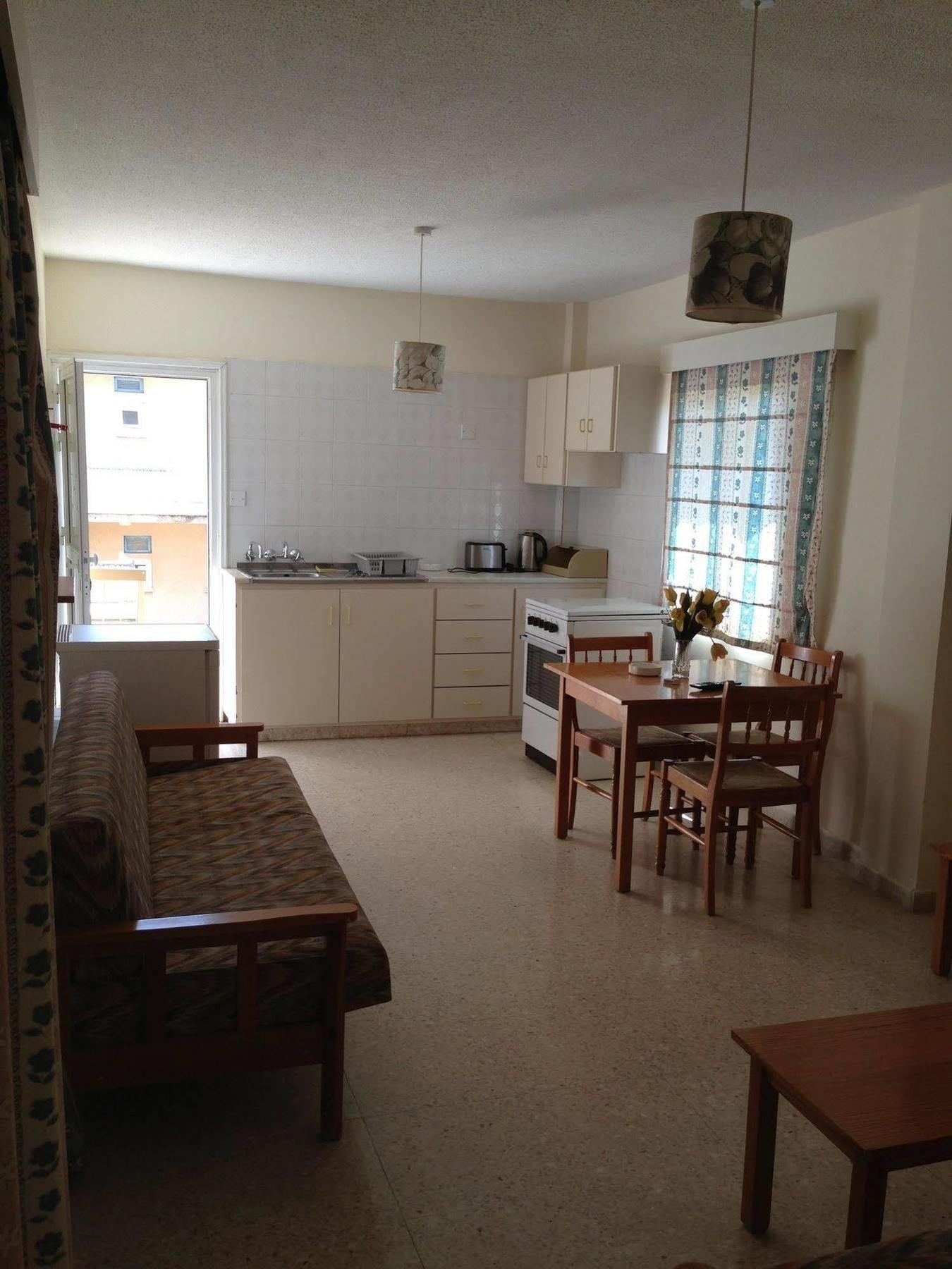 Constantaras Apartments Протарас Екстериор снимка