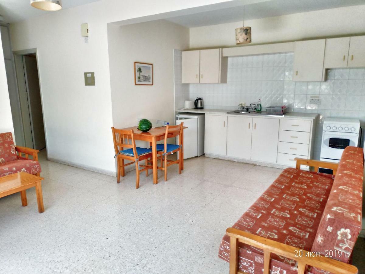 Constantaras Apartments Протарас Екстериор снимка