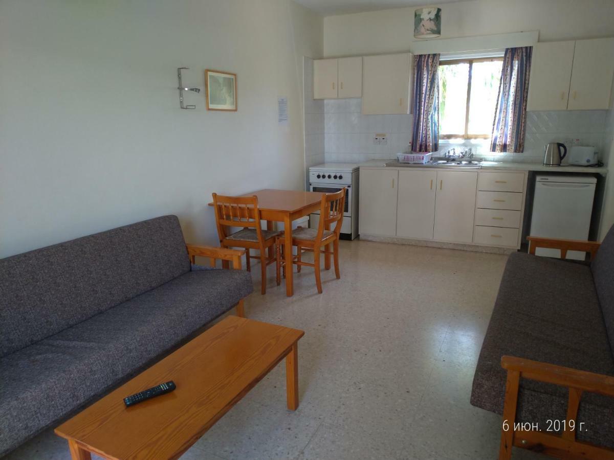 Constantaras Apartments Протарас Екстериор снимка